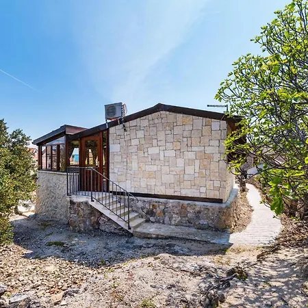 Amazing In With Kitchen Holiday home Mali Iz